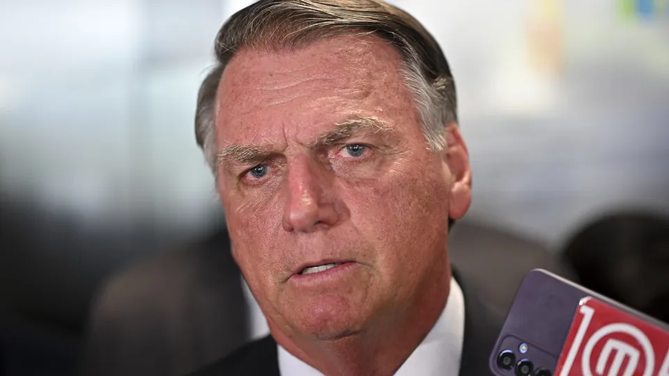 Maioria dos brasileiros considera prisão domiciliar de Bolsonaro justa, diz pesquisa