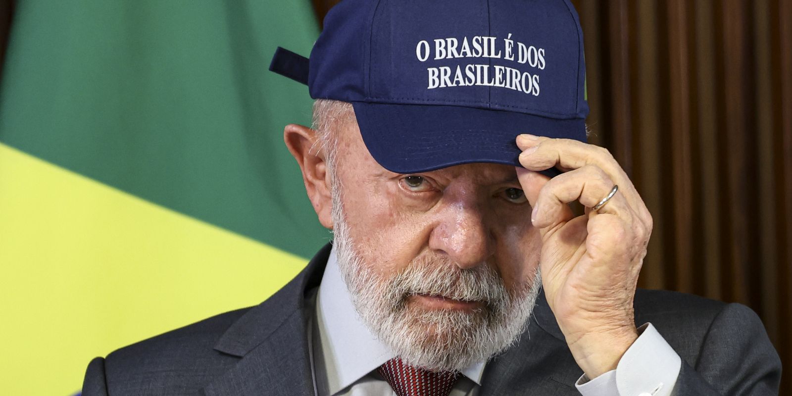 Governo federal muda slogan para "Do lado do povo brasileiro"
