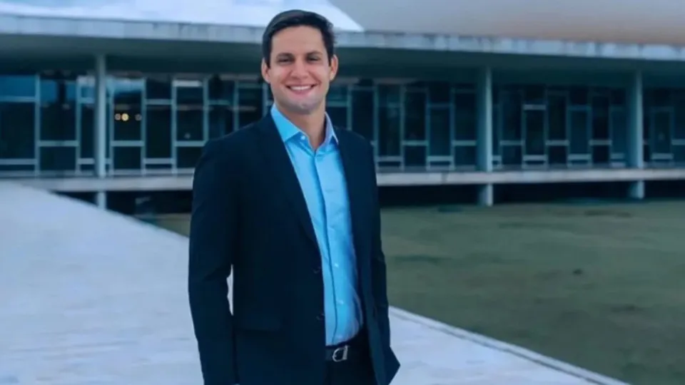 Ex-deputado Rafael Motta está em coma induzido após acidente de kitesurfe em Natal
