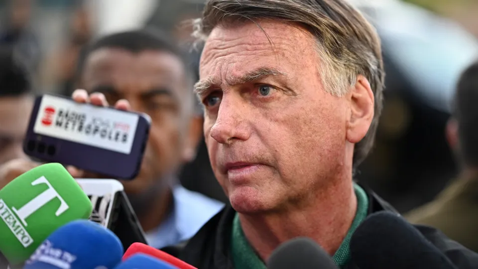 Bolsonaro dá condenação como certa, mas aliados esperam alívio de pena