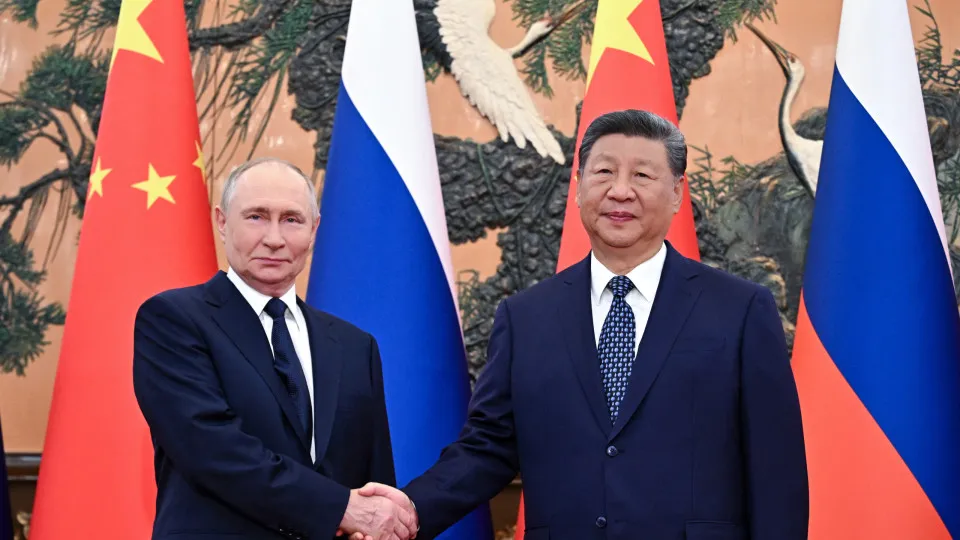 Em encontro com Xi, Putin afirma que relação entre países chegou a nível 'sem precedentes'
