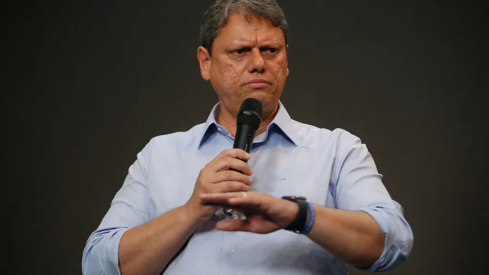 Tribunal de Contas suspende contratação de PMs para escolas cívico-militares de Tarcísio