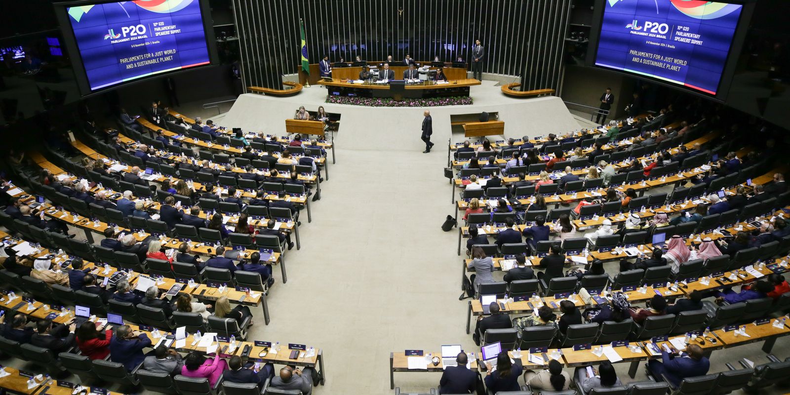 Fachin discursa no Congresso e defende independência dos Poderes