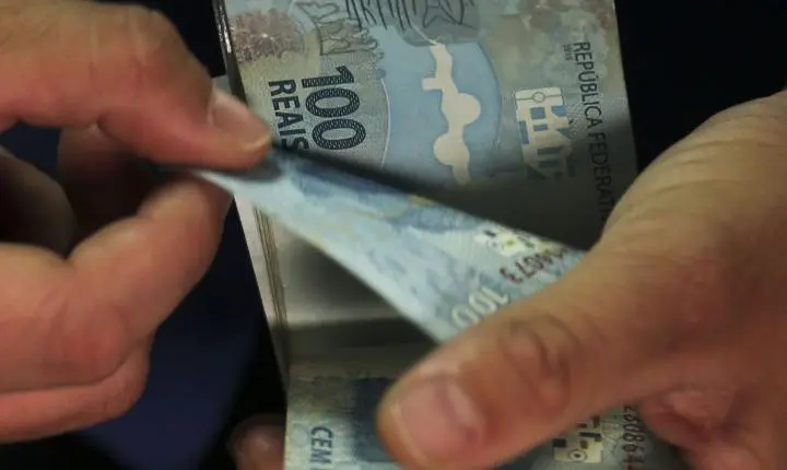 Aposentados e pensionistas do INSS podem consultar antecipação do 13º