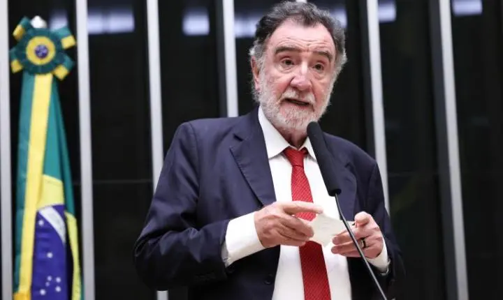 Comissão aprova critérios para colação de grau antecipada em universidades
